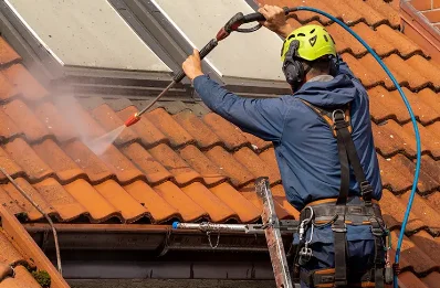 Démoussage et hydrofuge de toiture au Cros